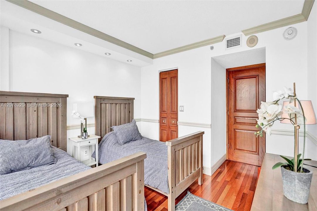 For Rent: $5,000 (2 beds, 2 baths, 1510 Square Feet)