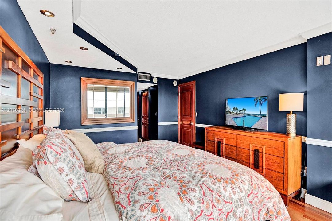 For Rent: $5,000 (2 beds, 2 baths, 1510 Square Feet)