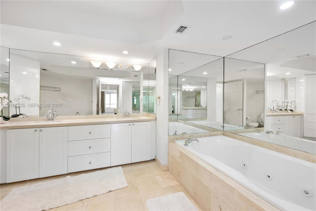 En Venta: $1,995,000 (3 camas, 3 baños, 2120 Pies cuadrados)