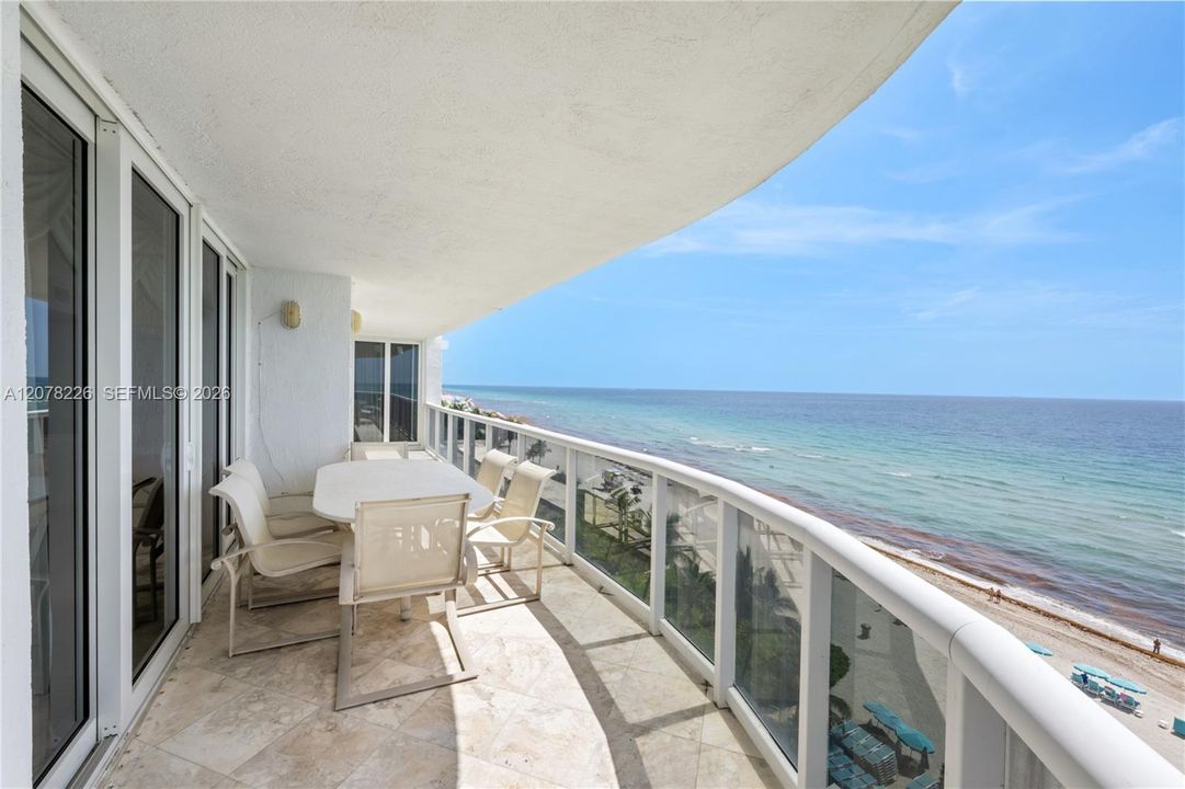 En Venta: $1,995,000 (3 camas, 3 baños, 2120 Pies cuadrados)