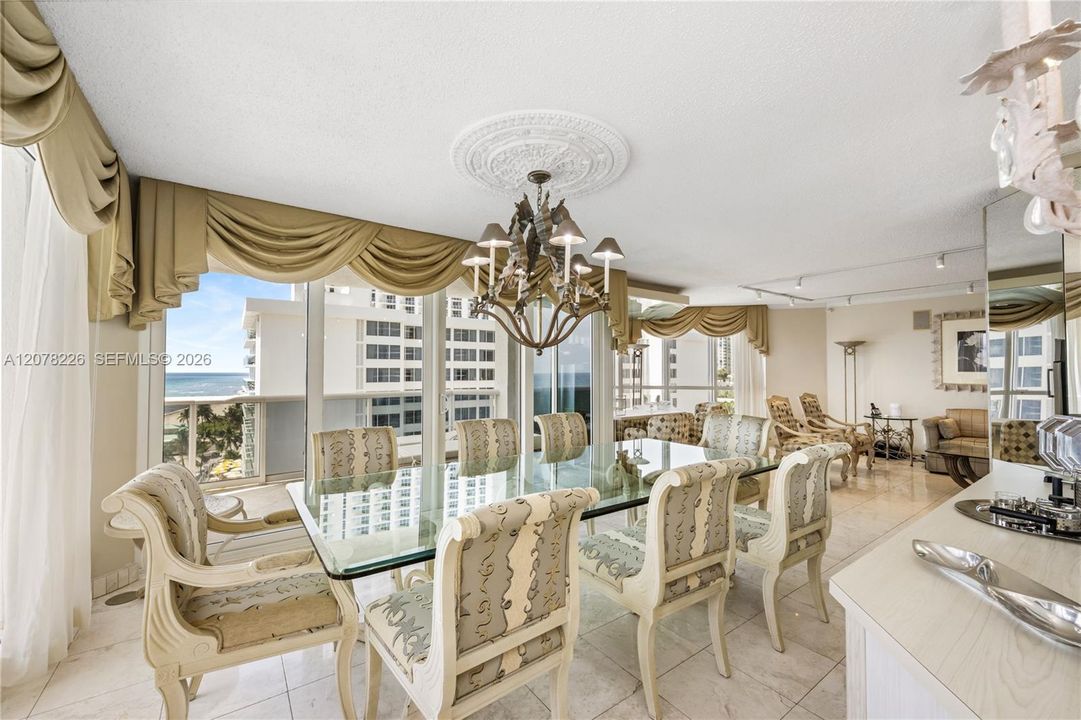 En Venta: $1,995,000 (3 camas, 3 baños, 2120 Pies cuadrados)