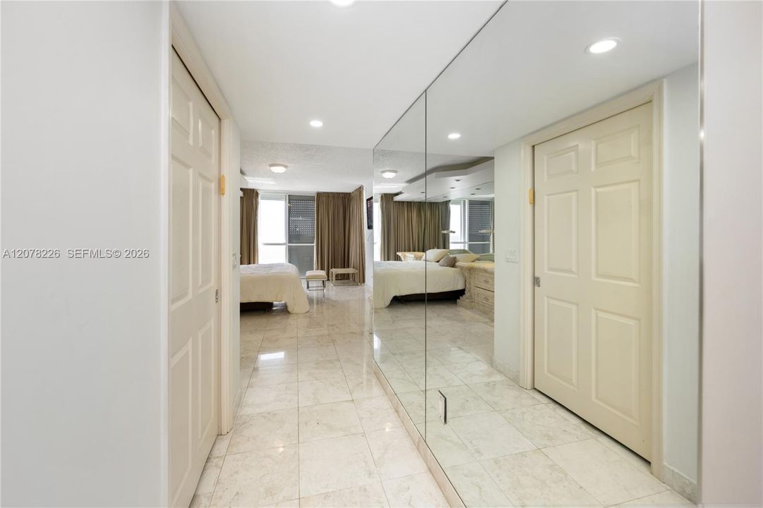 En Venta: $1,995,000 (3 camas, 3 baños, 2120 Pies cuadrados)