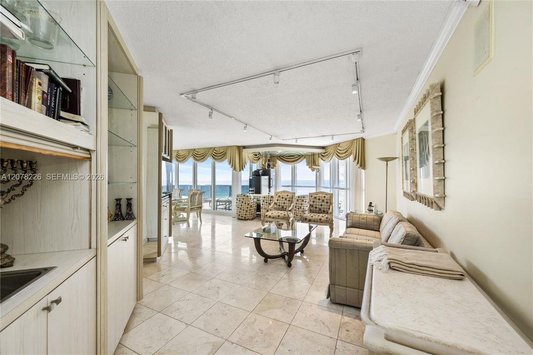 En Venta: $1,995,000 (3 camas, 3 baños, 2120 Pies cuadrados)