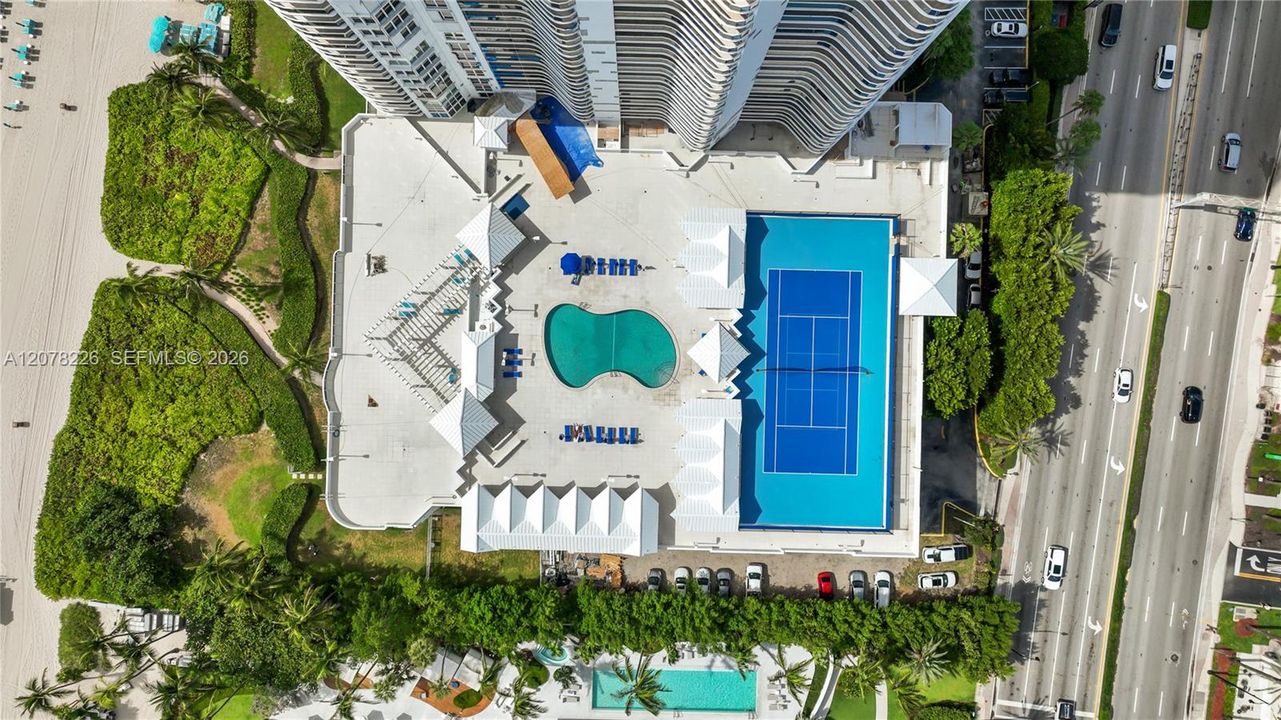En Venta: $1,995,000 (3 camas, 3 baños, 2120 Pies cuadrados)