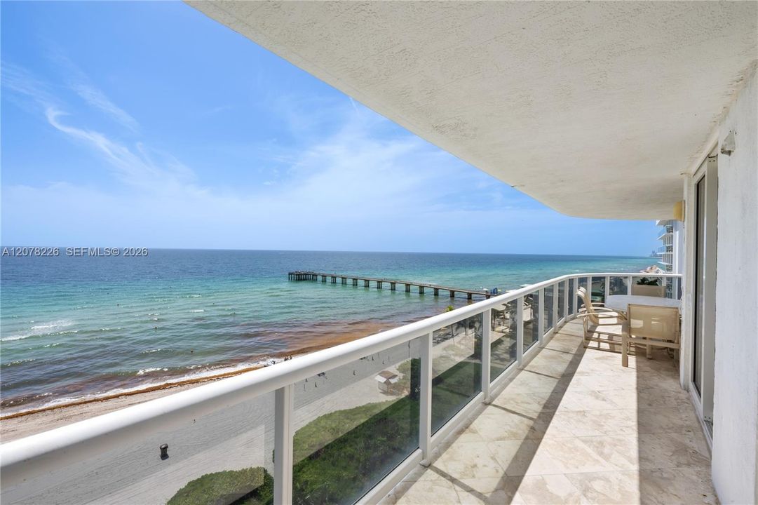 En Venta: $1,995,000 (3 camas, 3 baños, 2120 Pies cuadrados)
