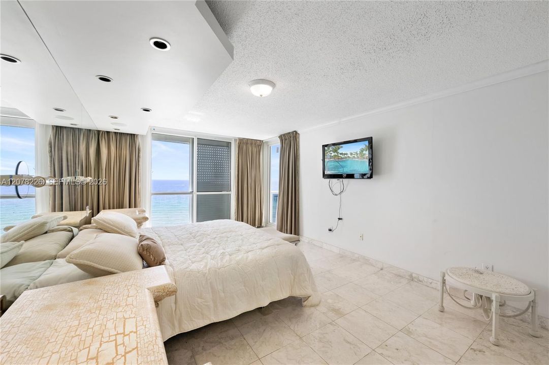 En Venta: $1,995,000 (3 camas, 3 baños, 2120 Pies cuadrados)