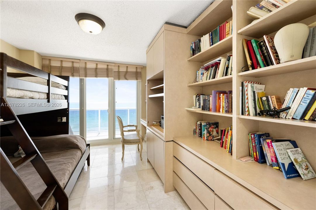 En Venta: $1,995,000 (3 camas, 3 baños, 2120 Pies cuadrados)