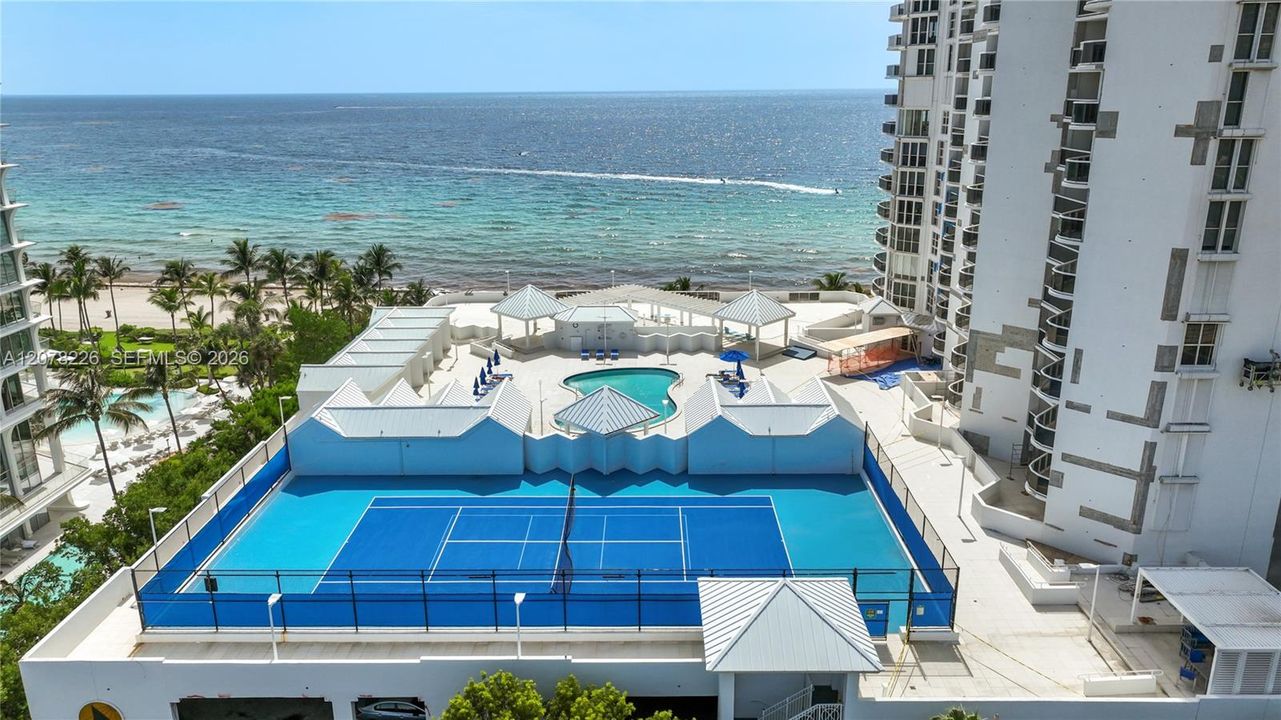 En Venta: $1,995,000 (3 camas, 3 baños, 2120 Pies cuadrados)