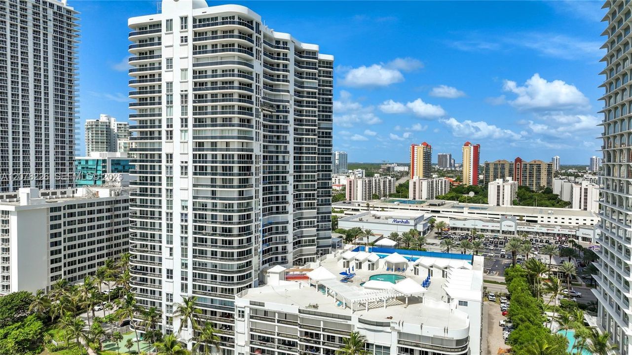 En Venta: $1,995,000 (3 camas, 3 baños, 2120 Pies cuadrados)
