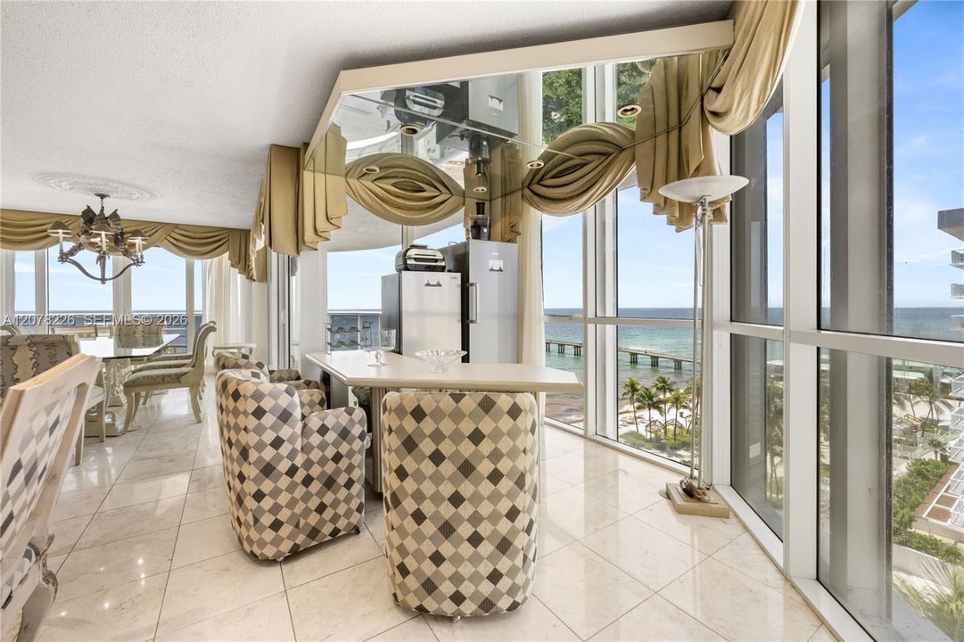 En Venta: $1,995,000 (3 camas, 3 baños, 2120 Pies cuadrados)