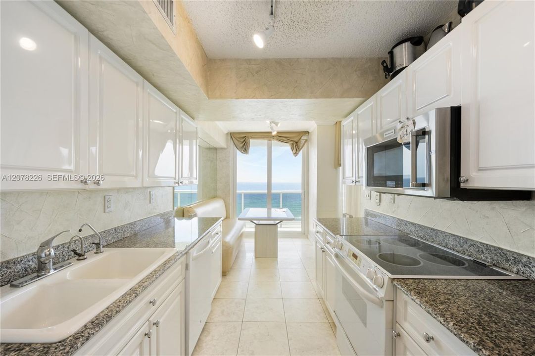 En Venta: $1,995,000 (3 camas, 3 baños, 2120 Pies cuadrados)