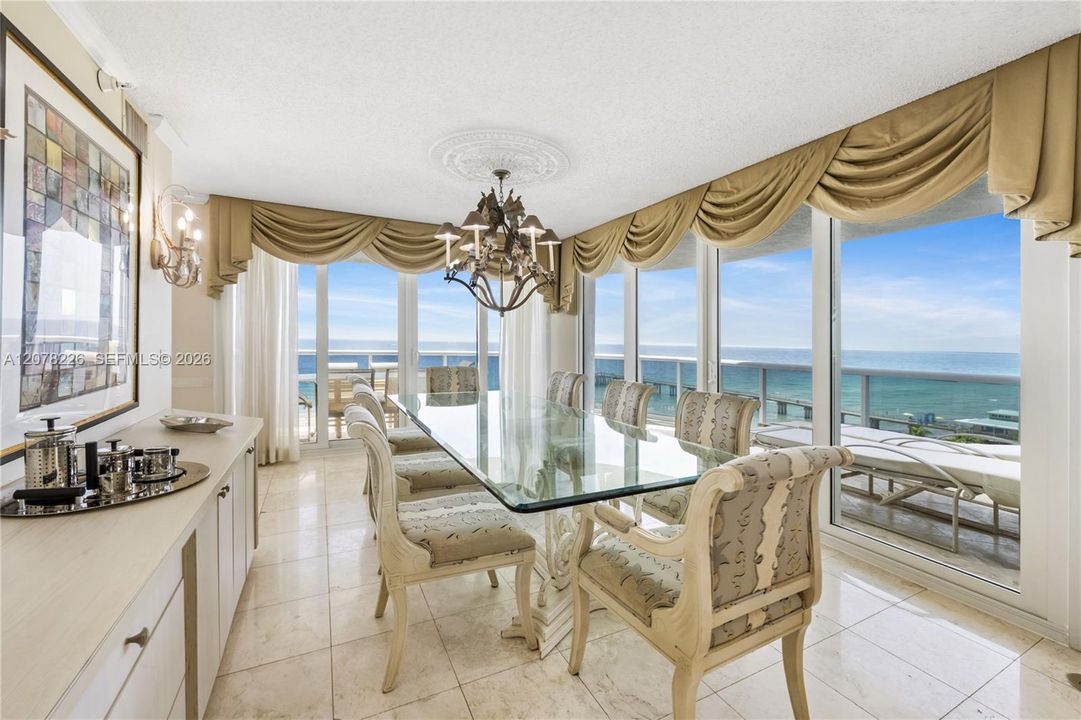 En Venta: $1,995,000 (3 camas, 3 baños, 2120 Pies cuadrados)