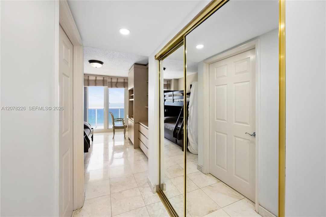 En Venta: $1,995,000 (3 camas, 3 baños, 2120 Pies cuadrados)