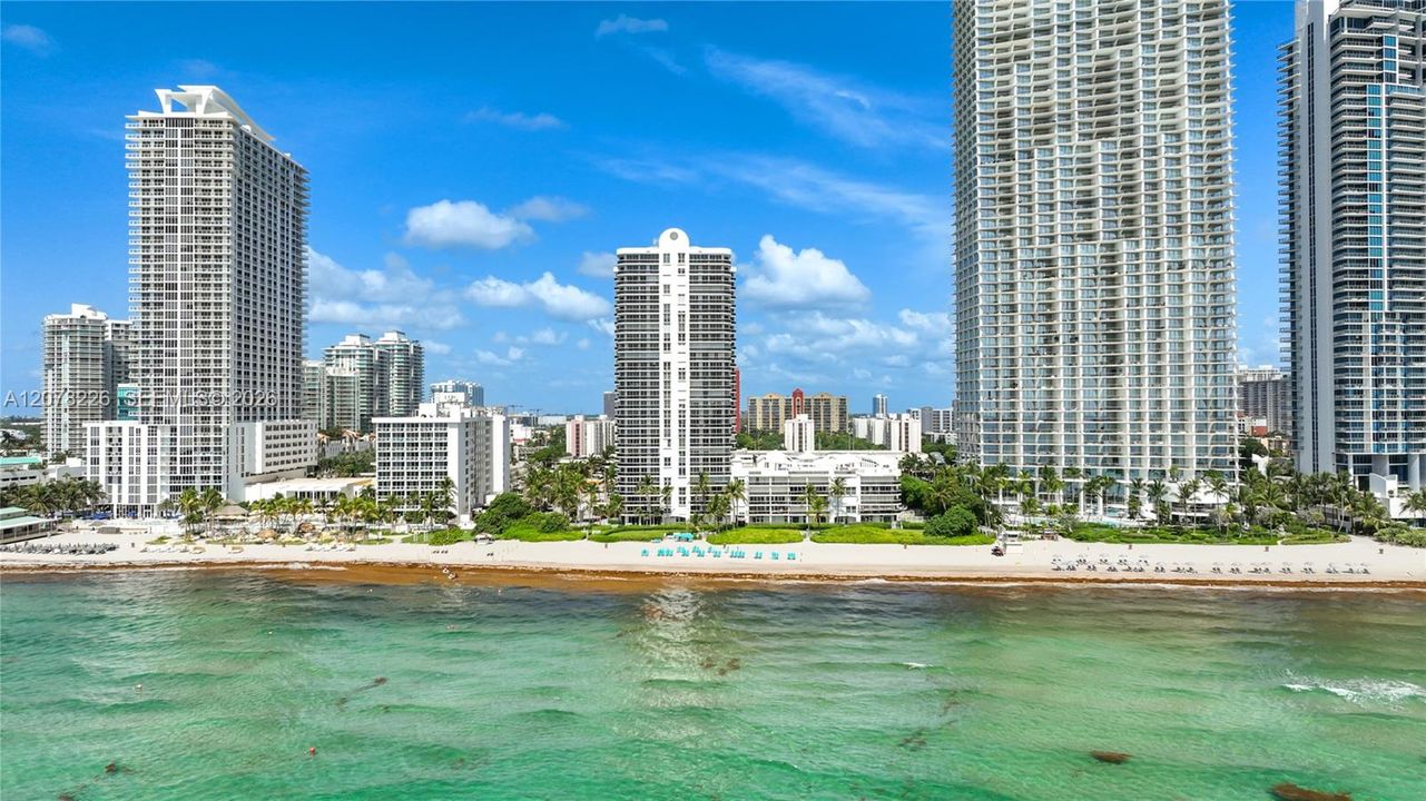 En Venta: $1,995,000 (3 camas, 3 baños, 2120 Pies cuadrados)