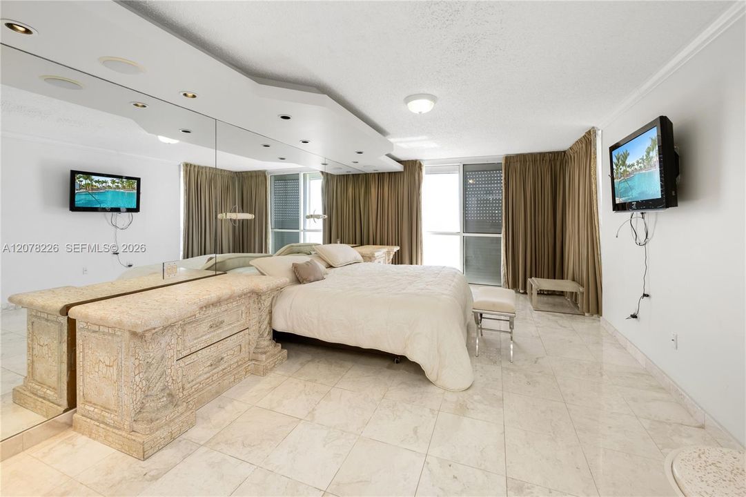 En Venta: $1,995,000 (3 camas, 3 baños, 2120 Pies cuadrados)