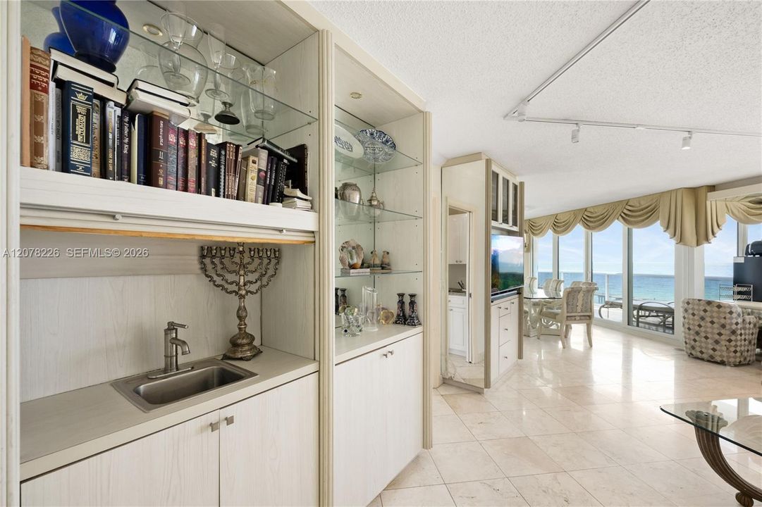 En Venta: $1,995,000 (3 camas, 3 baños, 2120 Pies cuadrados)