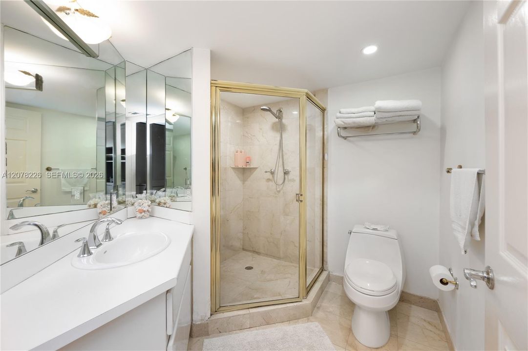 En Venta: $1,995,000 (3 camas, 3 baños, 2120 Pies cuadrados)