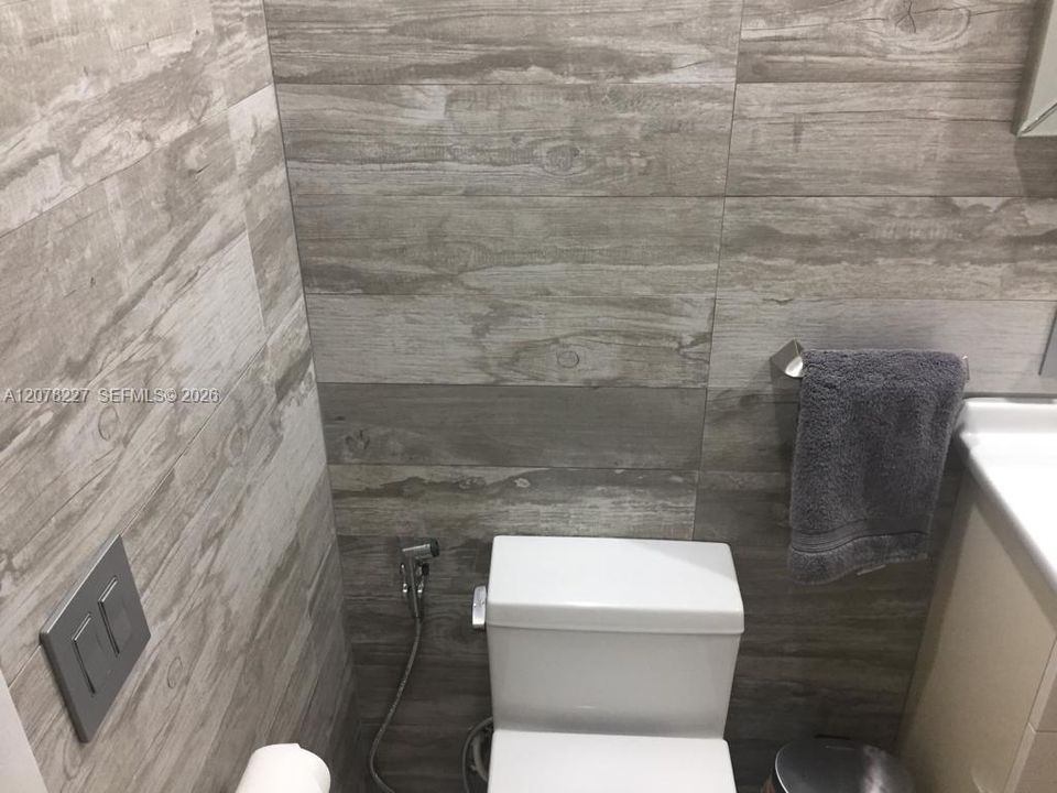 For Rent: $4,300 (1 beds, 1 baths, 876 Square Feet)
