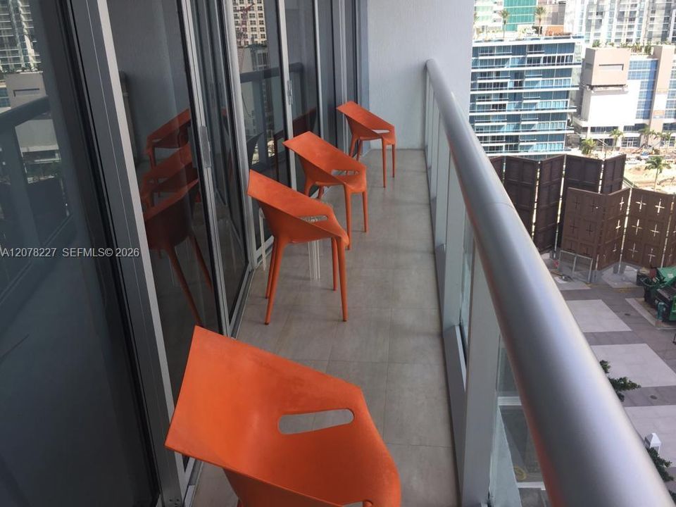 For Rent: $4,300 (1 beds, 1 baths, 876 Square Feet)