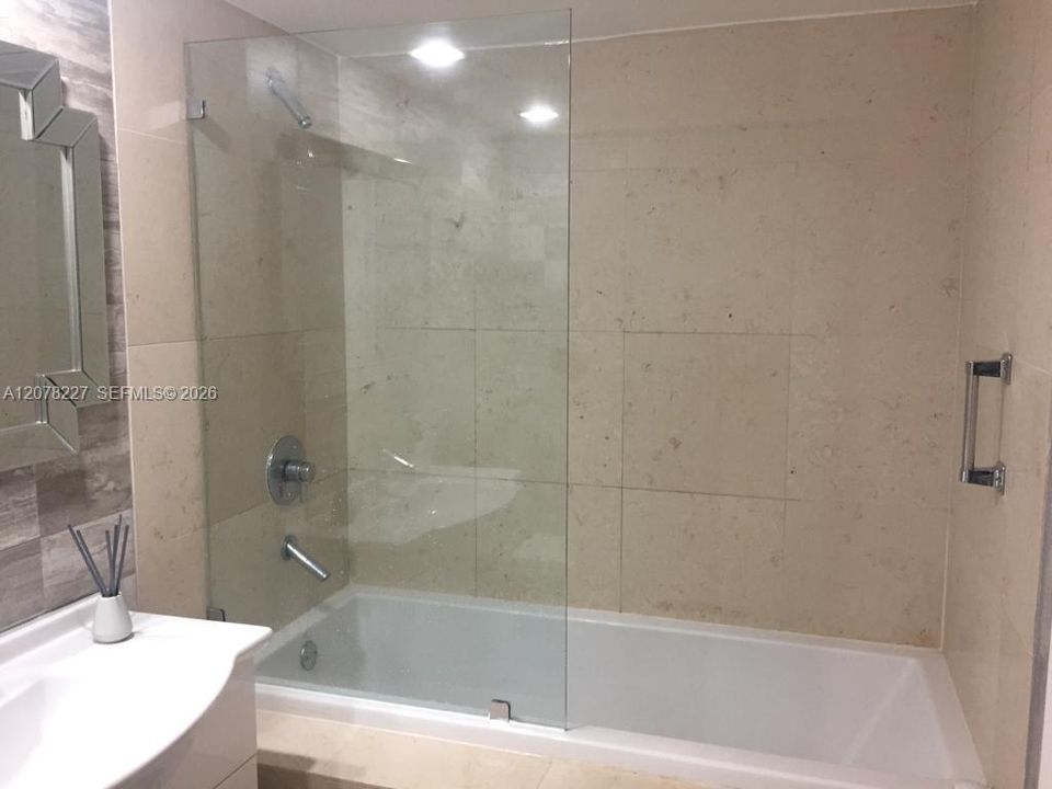 For Rent: $4,300 (1 beds, 1 baths, 876 Square Feet)