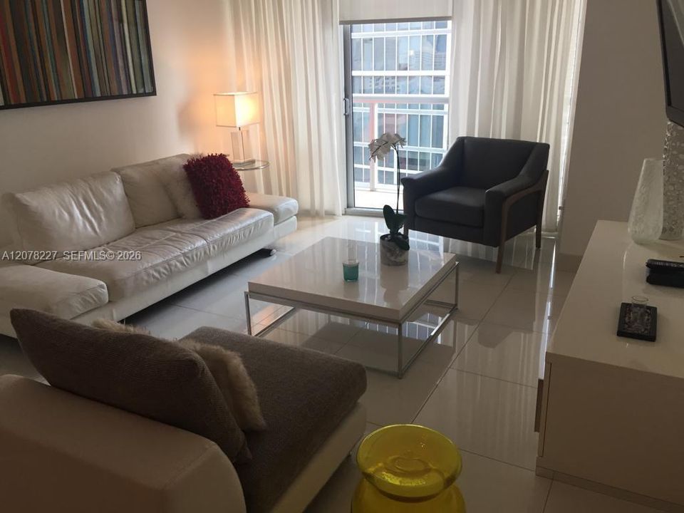 For Rent: $4,300 (1 beds, 1 baths, 876 Square Feet)