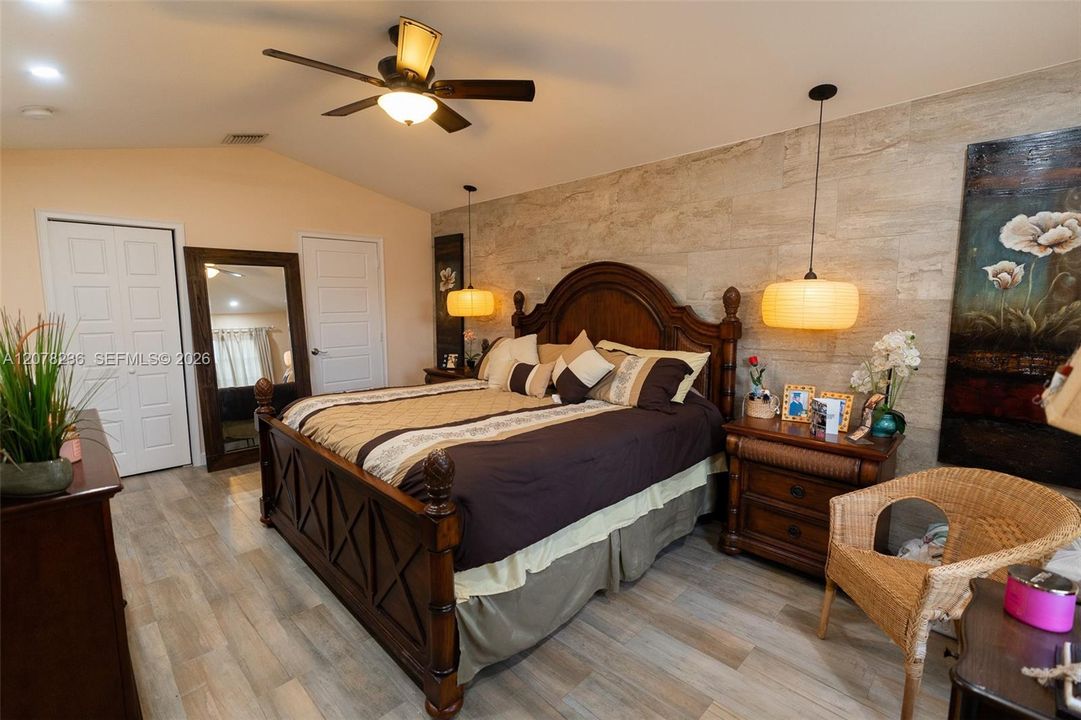 En Venta: $875,000 (3 camas, 2 baños, 1664 Pies cuadrados)