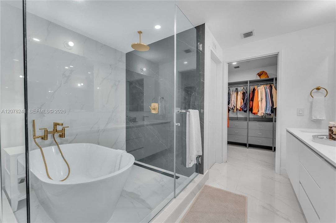 For Sale: $2,200,000 (3 beds, 3 baths, 1760 Square Feet)