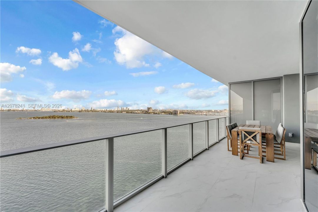 For Sale: $2,200,000 (3 beds, 3 baths, 1760 Square Feet)