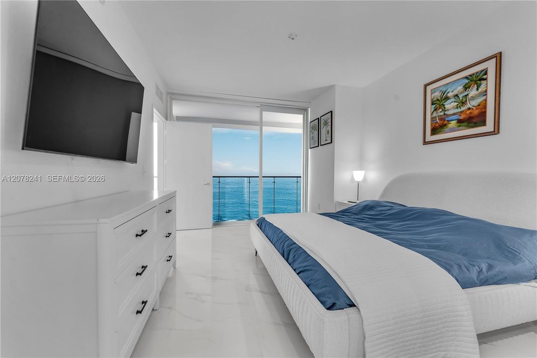 For Sale: $2,200,000 (3 beds, 3 baths, 1760 Square Feet)