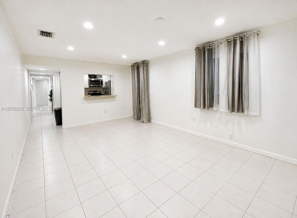 For Rent: $1,850 (2 beds, 1 baths, 3833 Square Feet)