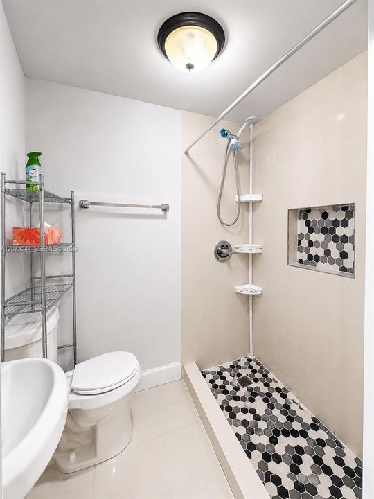 Recently Rented: $1,000 (1 beds, 1 baths, 1980 Square Feet)