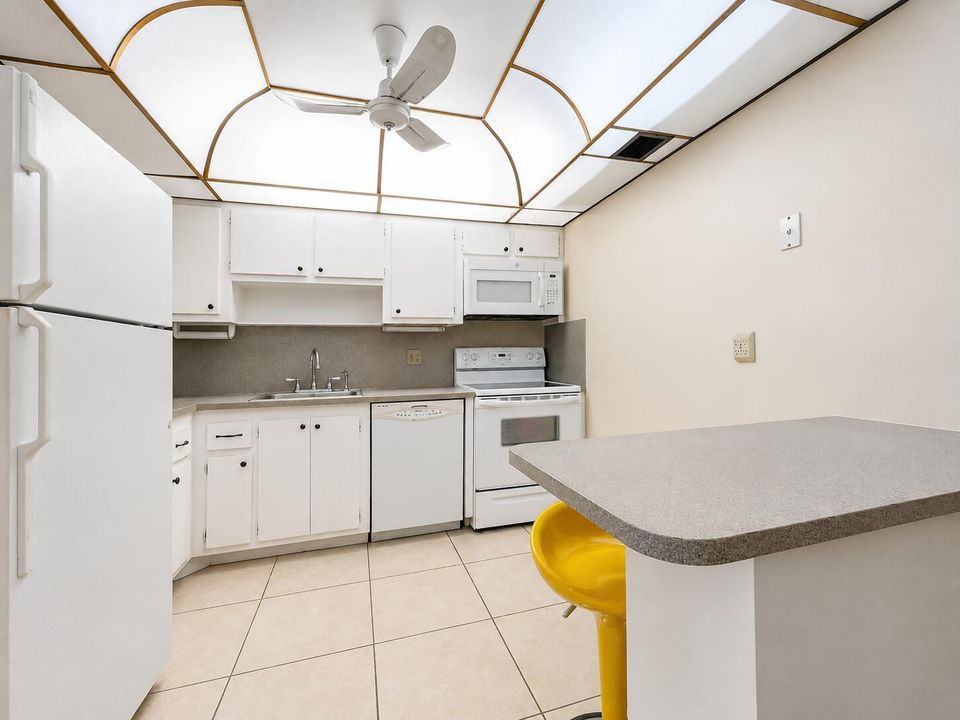 Spacious and Bright Kitchen