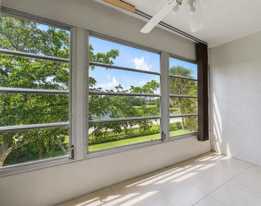Sun Lit Lanai With Green Space AND Water