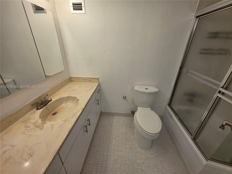 For Rent: $2,350 (2 beds, 2 baths, 1210 Square Feet)