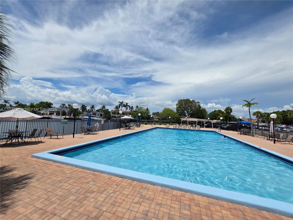 For Rent: $2,350 (2 beds, 2 baths, 1210 Square Feet)