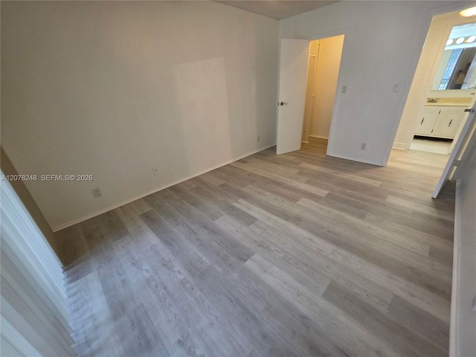 For Rent: $2,350 (2 beds, 2 baths, 1210 Square Feet)