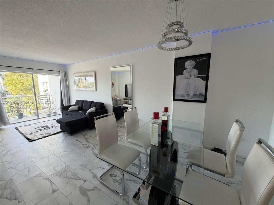 For Rent: $2,500 (1 beds, 1 baths, 720 Square Feet)