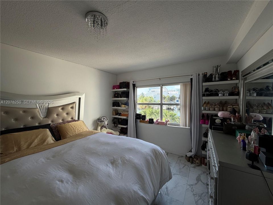 For Rent: $2,500 (1 beds, 1 baths, 720 Square Feet)