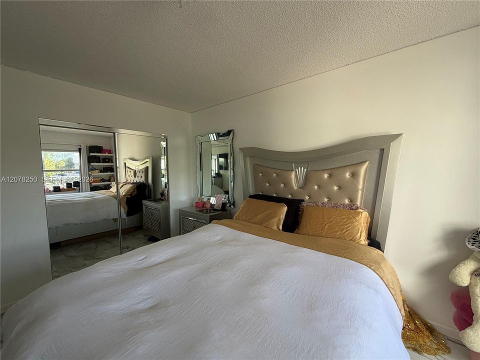 For Rent: $2,500 (1 beds, 1 baths, 720 Square Feet)