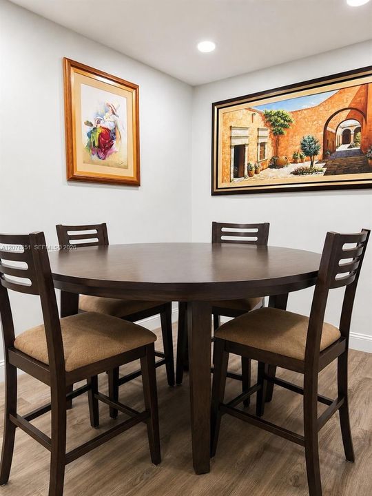 For Rent: $2,400 (2 beds, 2 baths, 955 Square Feet)