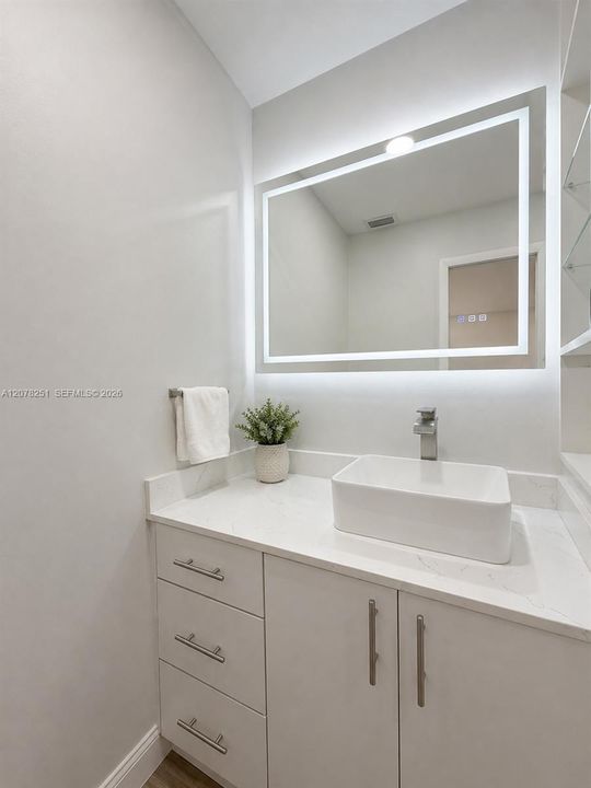 For Rent: $2,400 (2 beds, 2 baths, 955 Square Feet)
