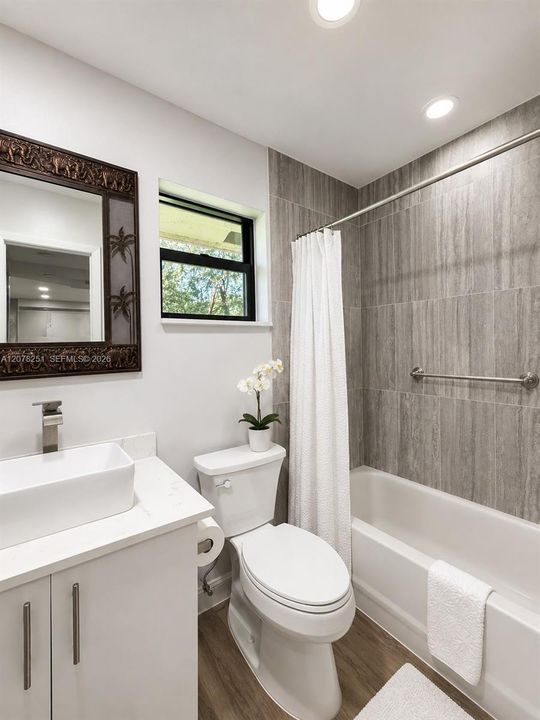 For Rent: $2,400 (2 beds, 2 baths, 955 Square Feet)