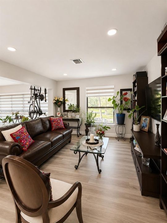 For Rent: $2,400 (2 beds, 2 baths, 955 Square Feet)