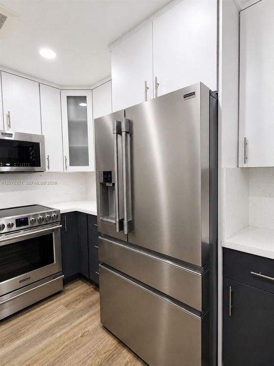 For Rent: $2,400 (2 beds, 2 baths, 955 Square Feet)