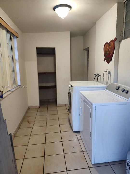 En Venta: $849,999 (4 camas, 3 baños, 1970 Pies cuadrados)