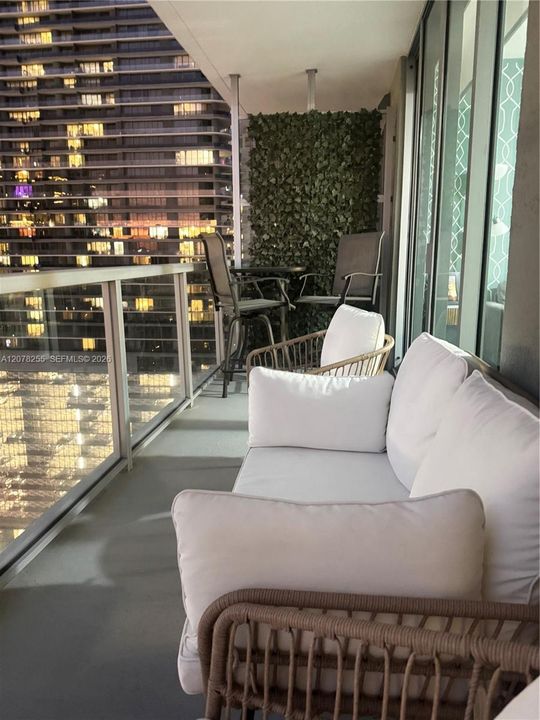 For Rent: $3,400 (1 beds, 1 baths, 693 Square Feet)