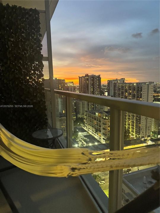 For Rent: $3,400 (1 beds, 1 baths, 693 Square Feet)