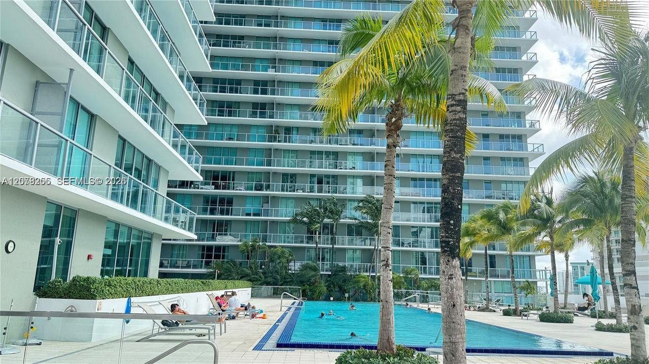 For Rent: $3,400 (1 beds, 1 baths, 693 Square Feet)