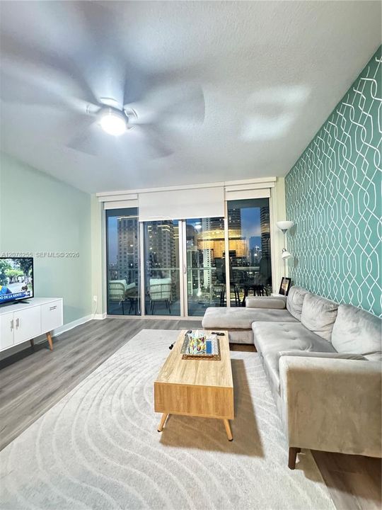 For Rent: $3,400 (1 beds, 1 baths, 693 Square Feet)