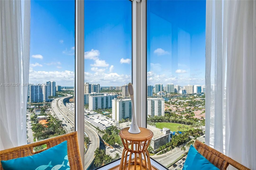 For Rent: $10,500 (3 beds, 4 baths, 2440 Square Feet)